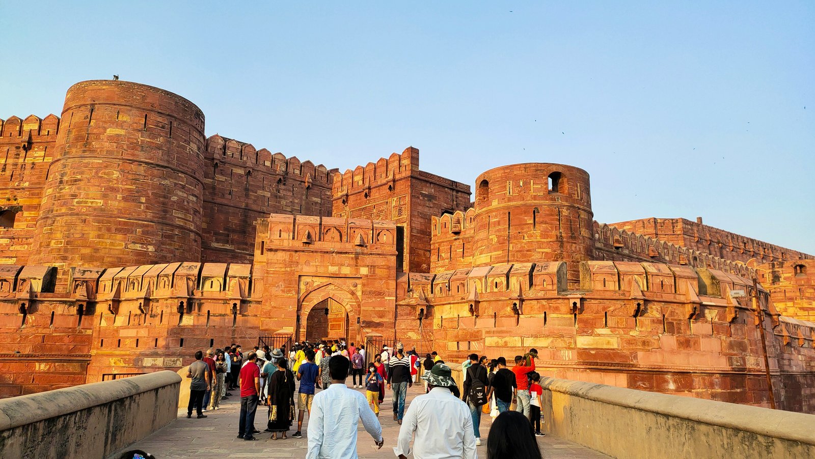 Agra Fort heritage walk with tourists